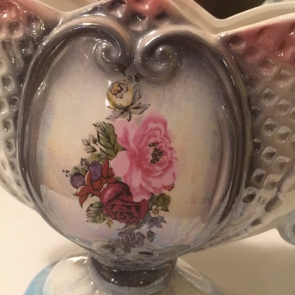 Rare Taiwan floral double handled vases - Picture 5 of 8